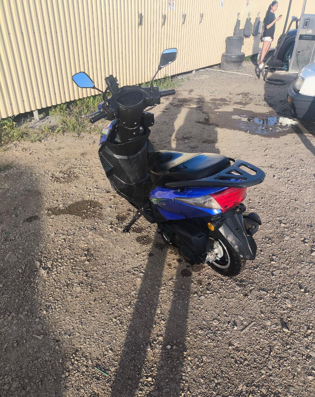 Продам скутер м8