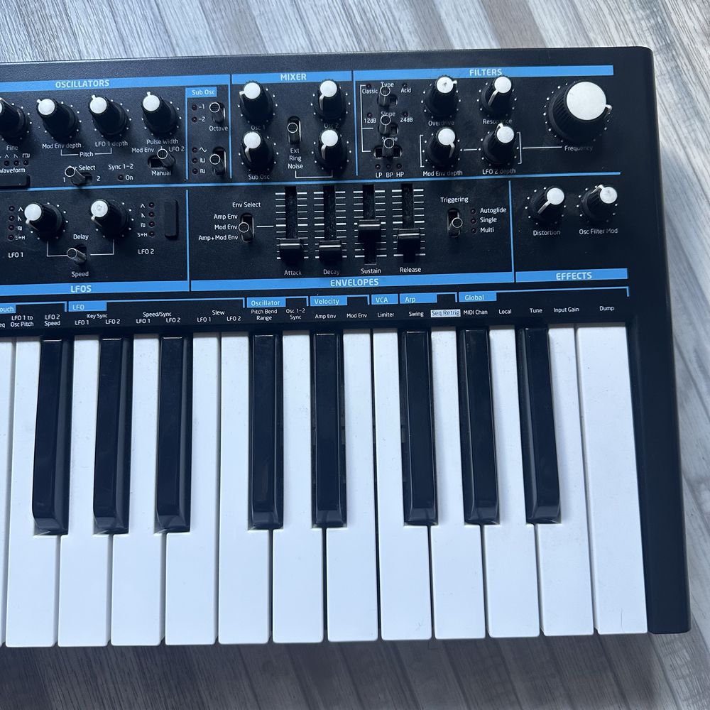 Синтезатор Novation Bass Station II