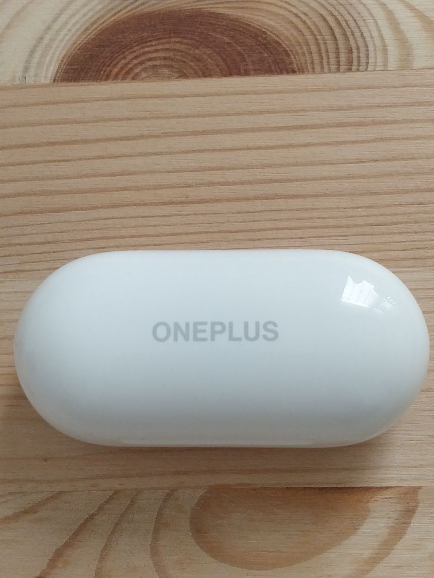 Кейс для наушников OnePlus Buds Z - White новый в упаковке.