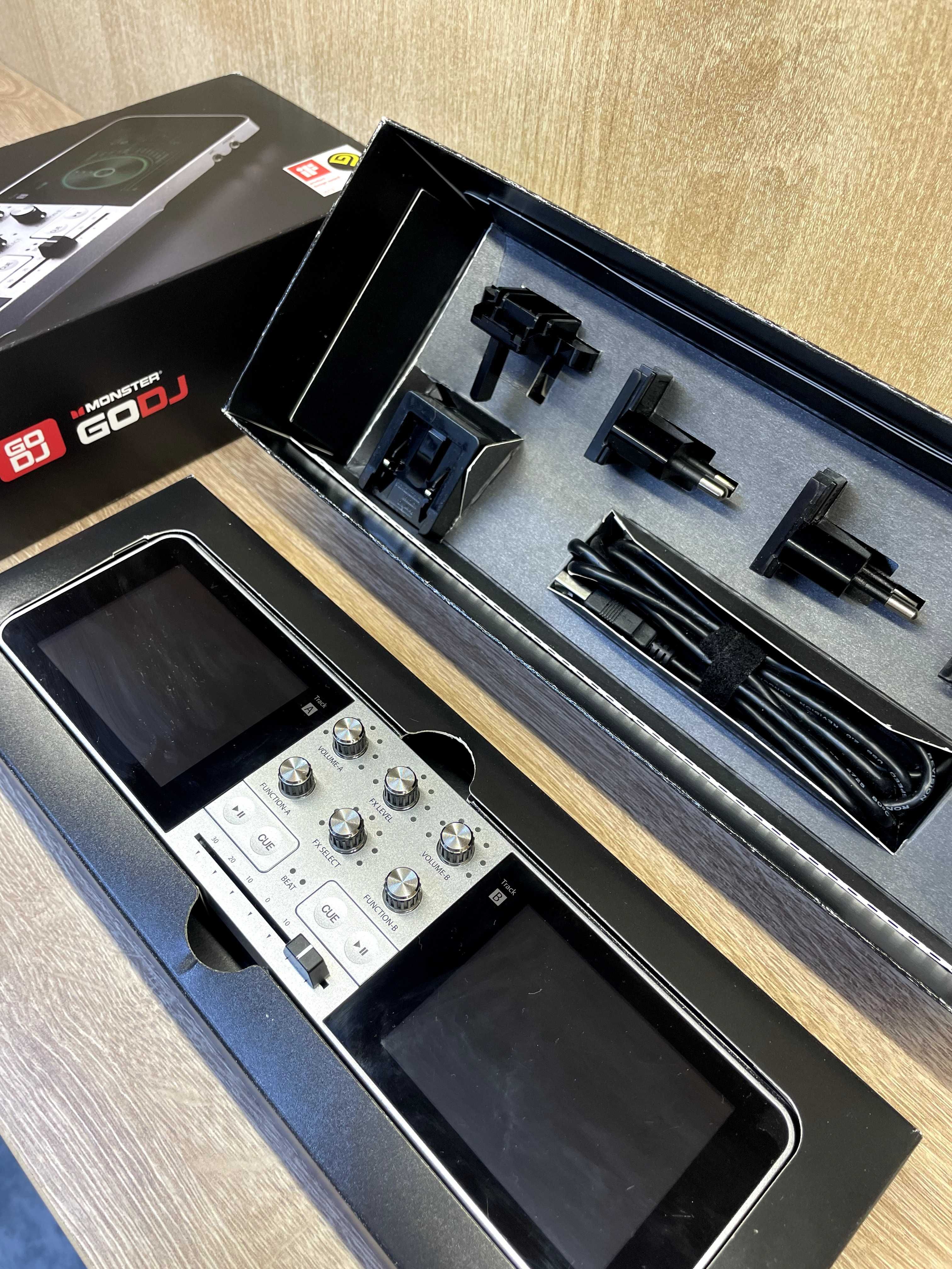 DJ-микшер Monster GODJ Portable DJ Mixer