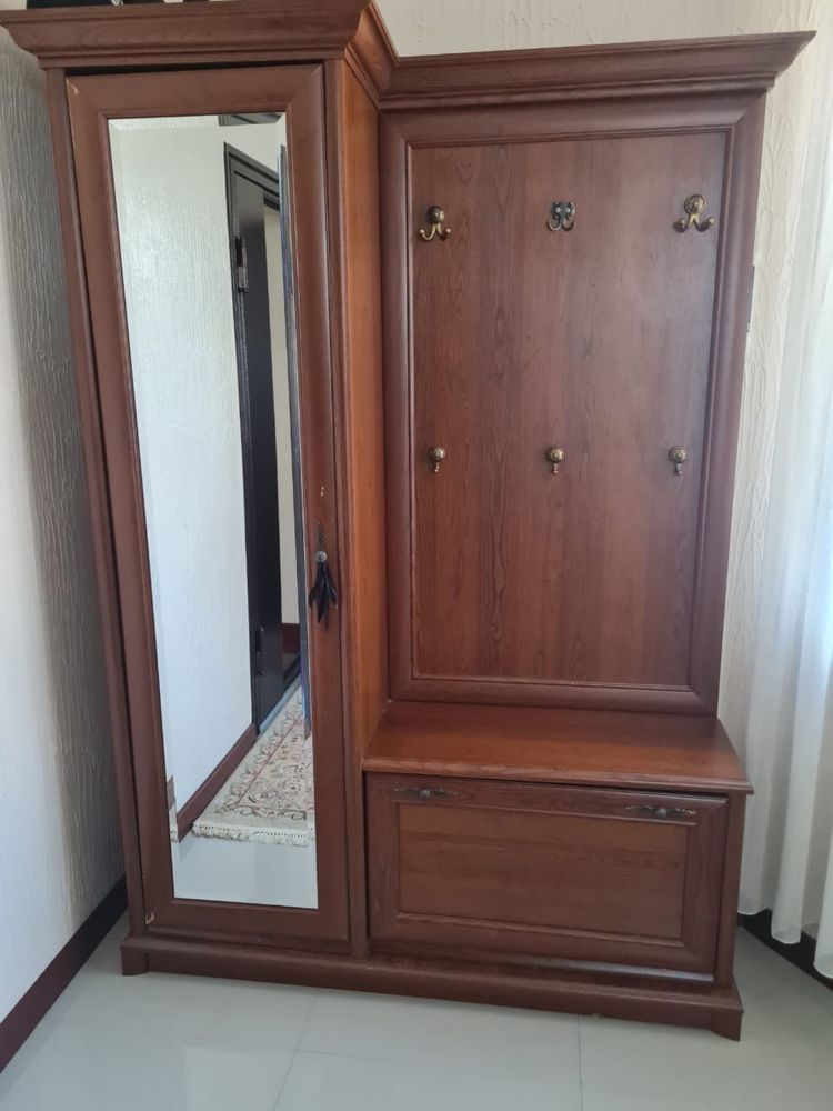 Продам прихожую..
