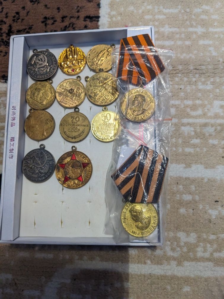 Продам значки советских времён