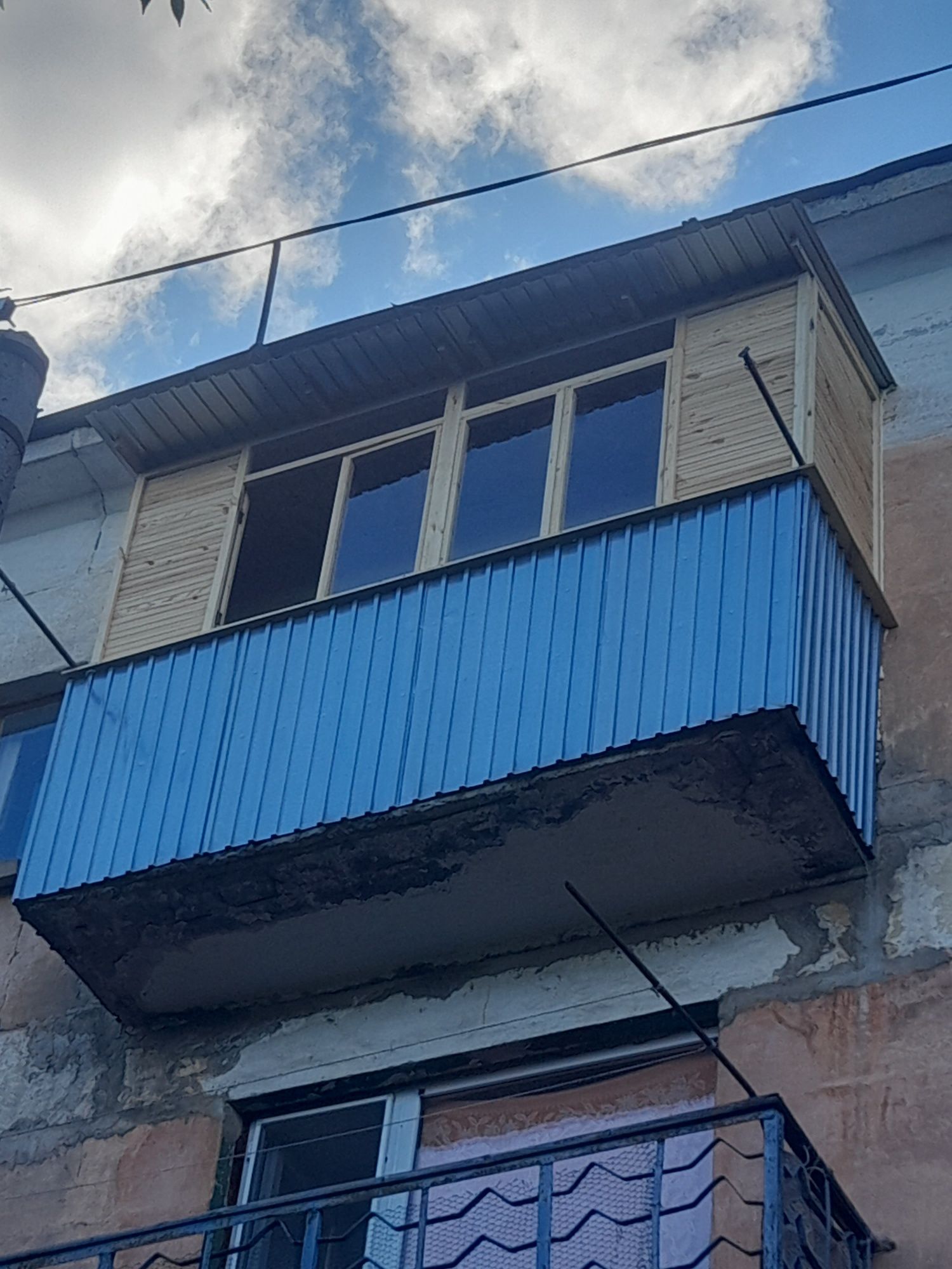 Остекление деревянных балконов