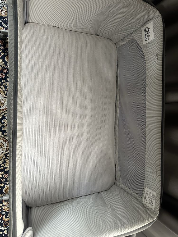 Продам манеж chicco