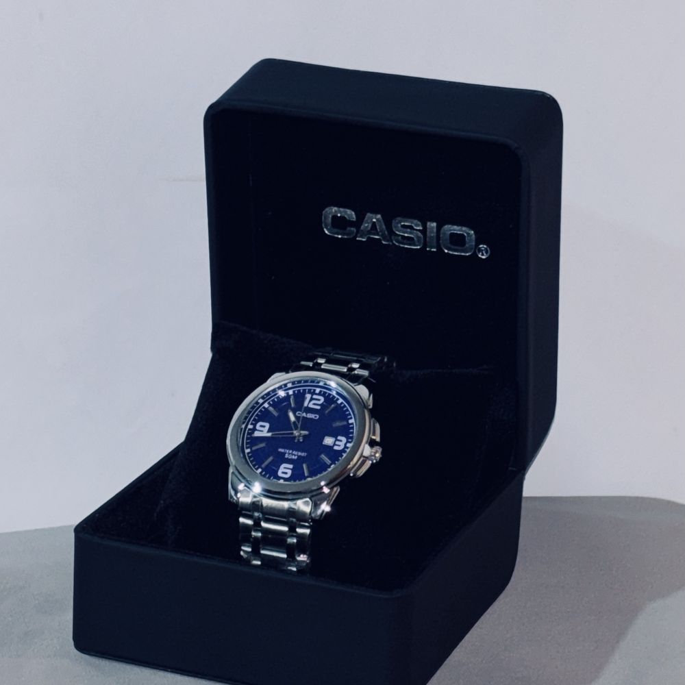 Часы Rolex и Casio