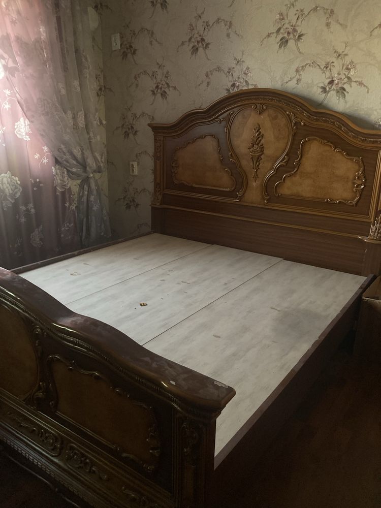 Продается Кровать,Шкаф,зеркало