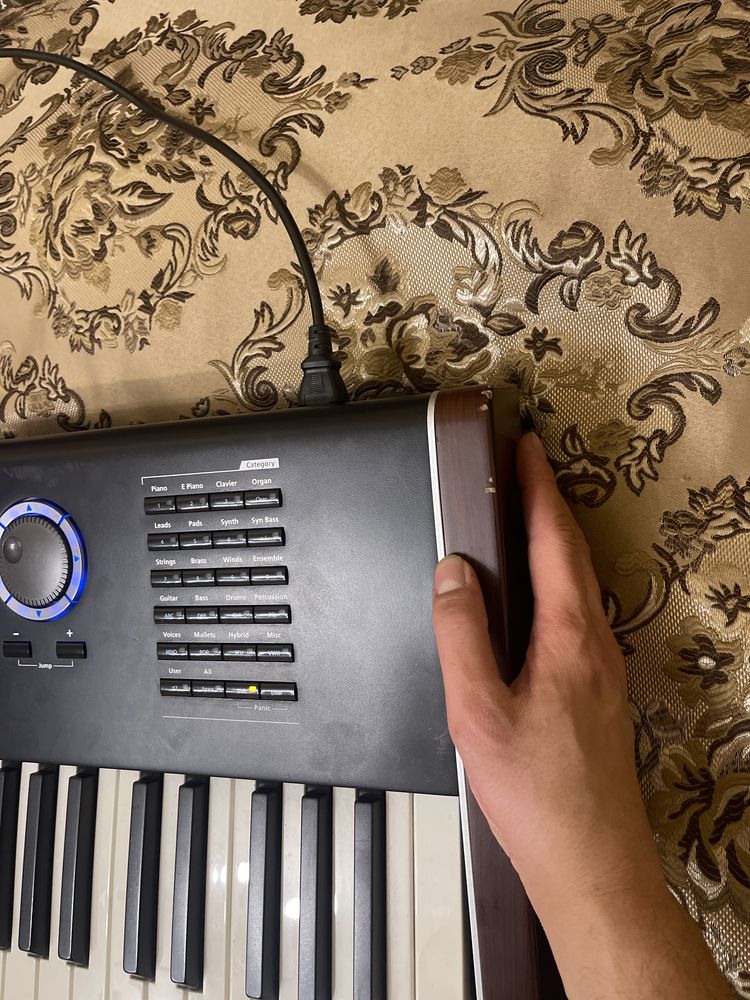 Kurzweil PC3LE6 синтезатор