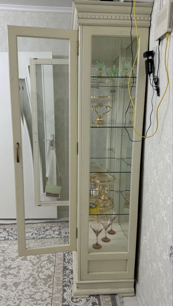 Сервант в хорошем состояние