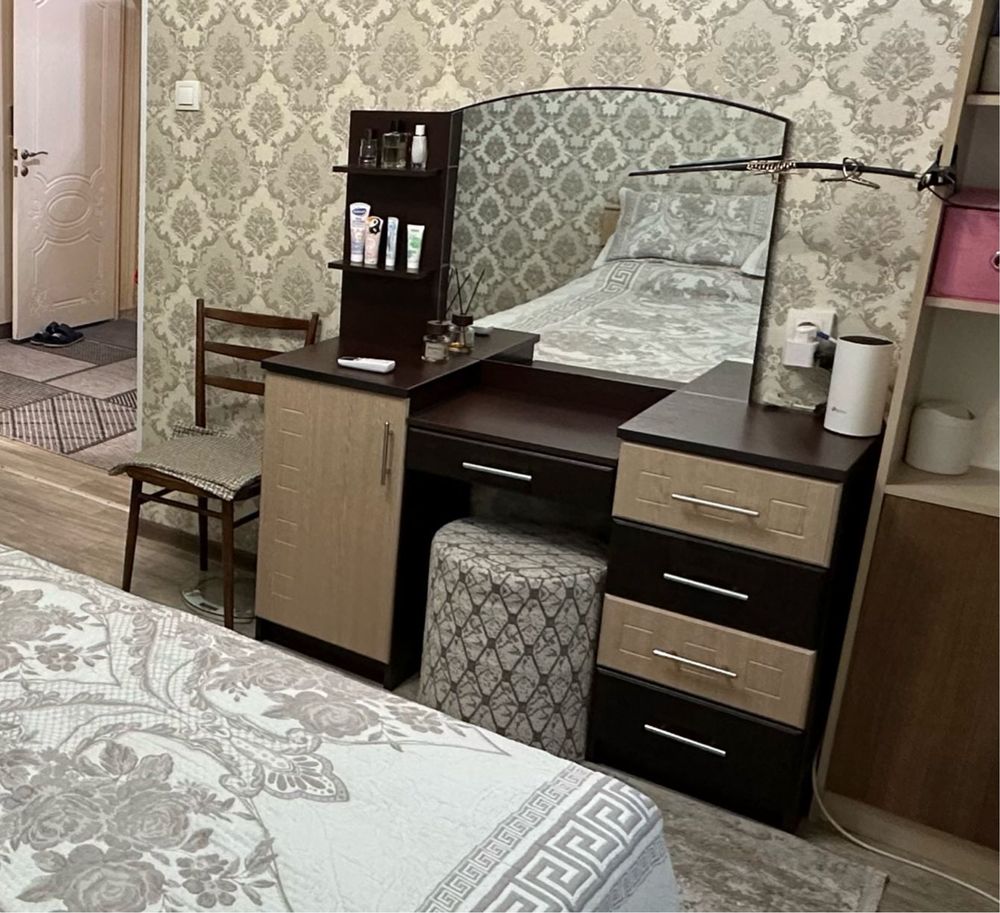 Продается трюмо в хорошем состоянии