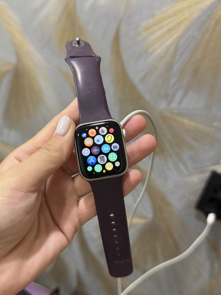 Часы Apple Watch se 2