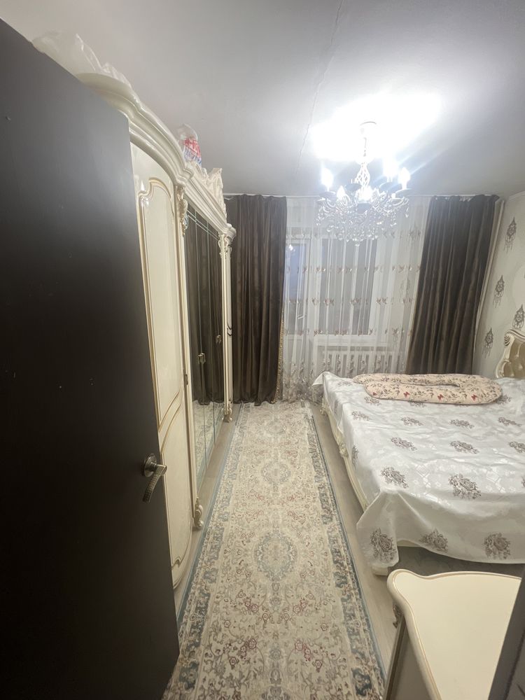 Продам квартиру трехкомнатную