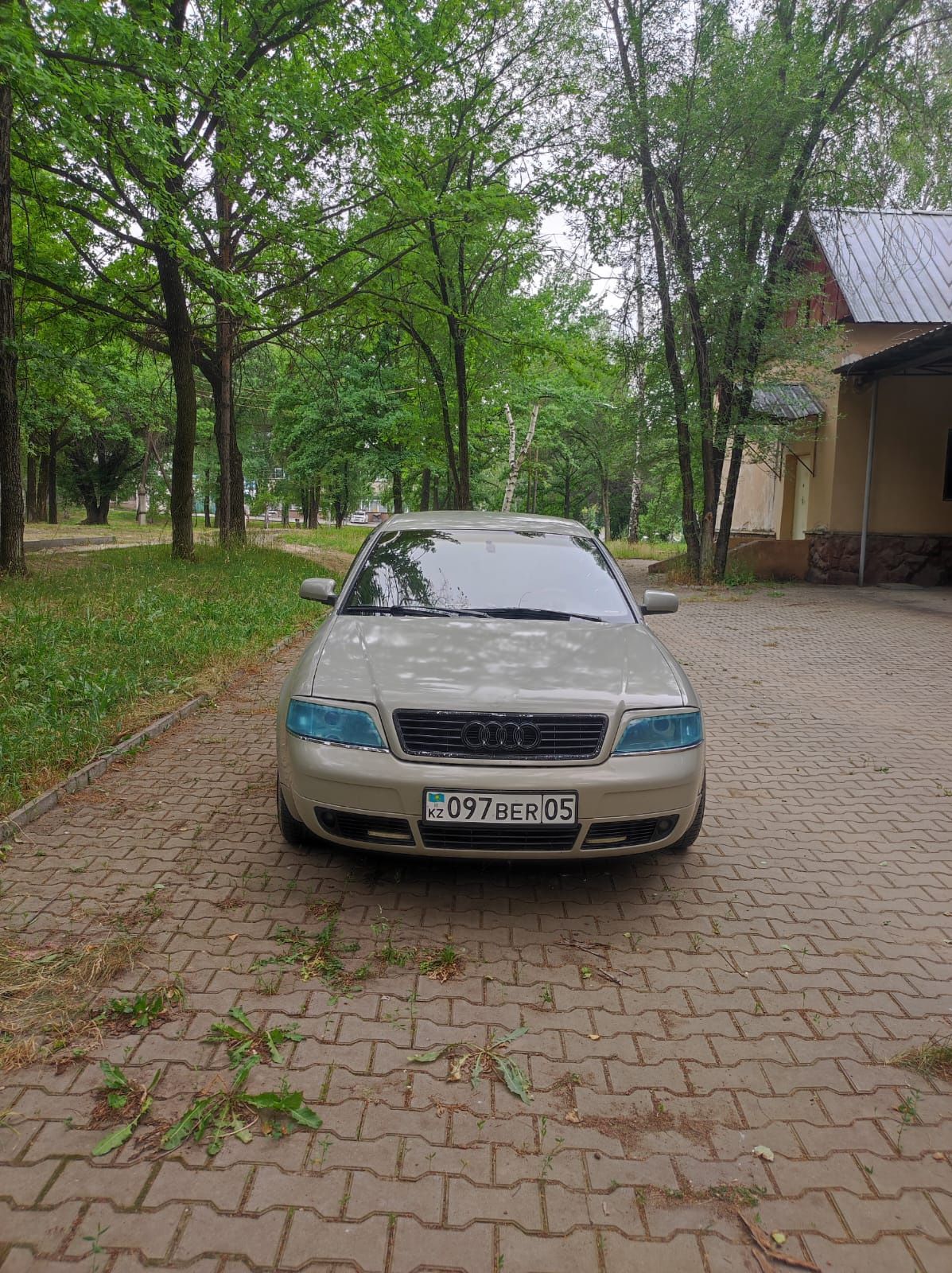 Автомобиль Ауди А6