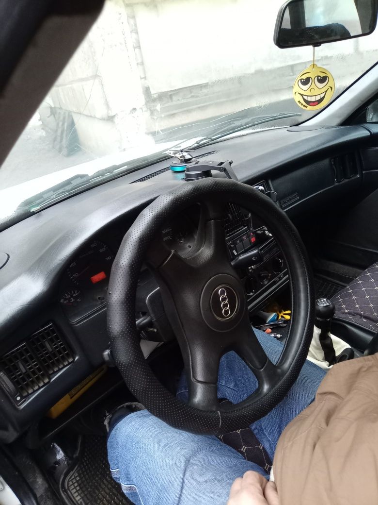 Продам срочно audi b4 80
