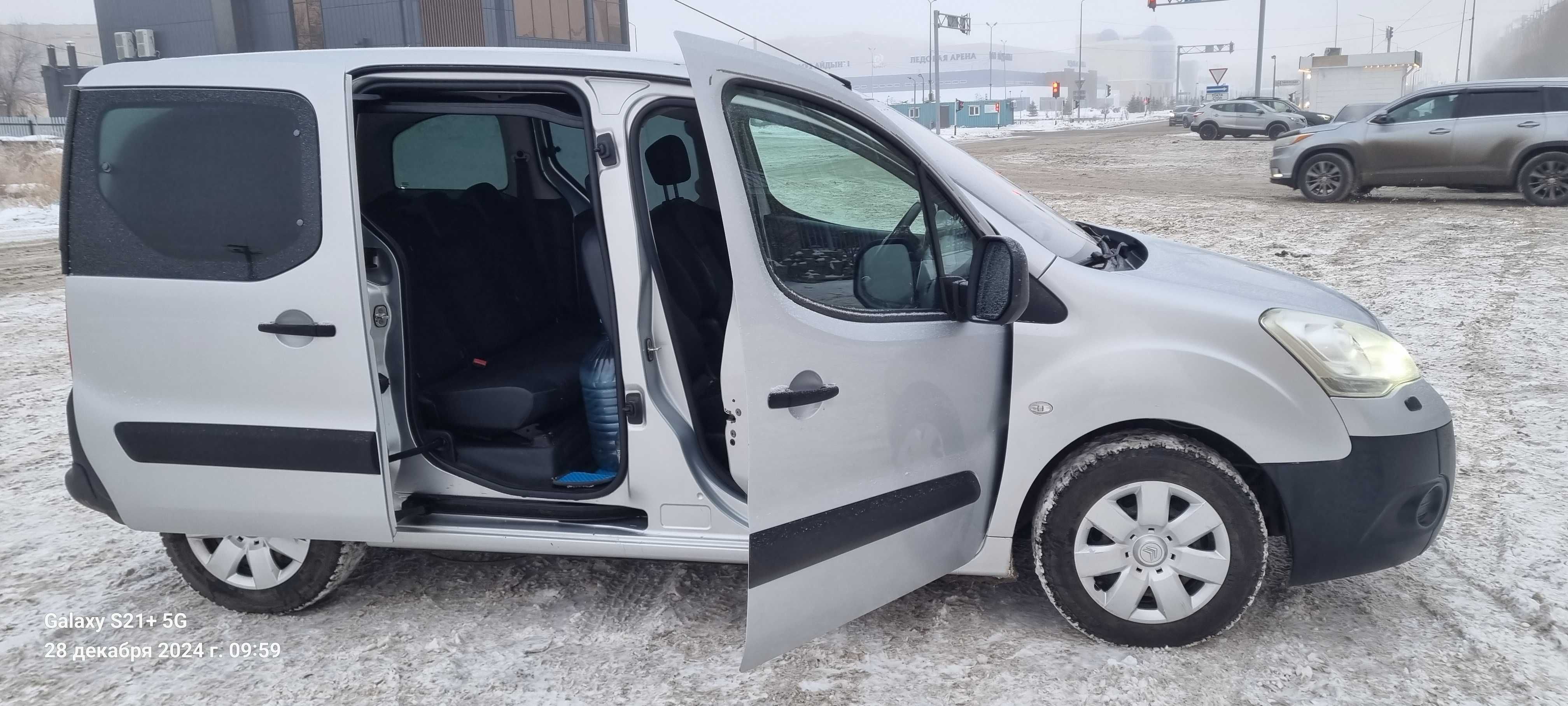 Продам авто Citroen Berlingo 2009 года