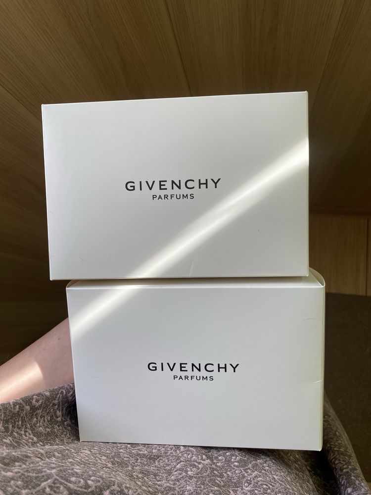 Givenchy косметичка живанши