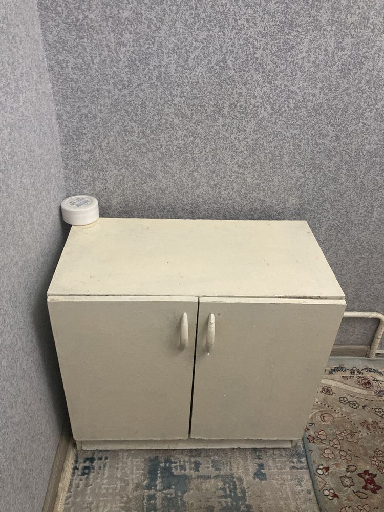 Моленькая шкафчик