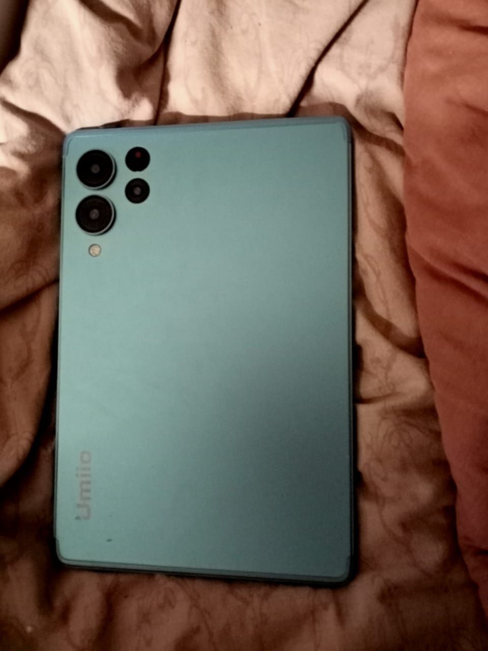 Продаю планшет UMIIO