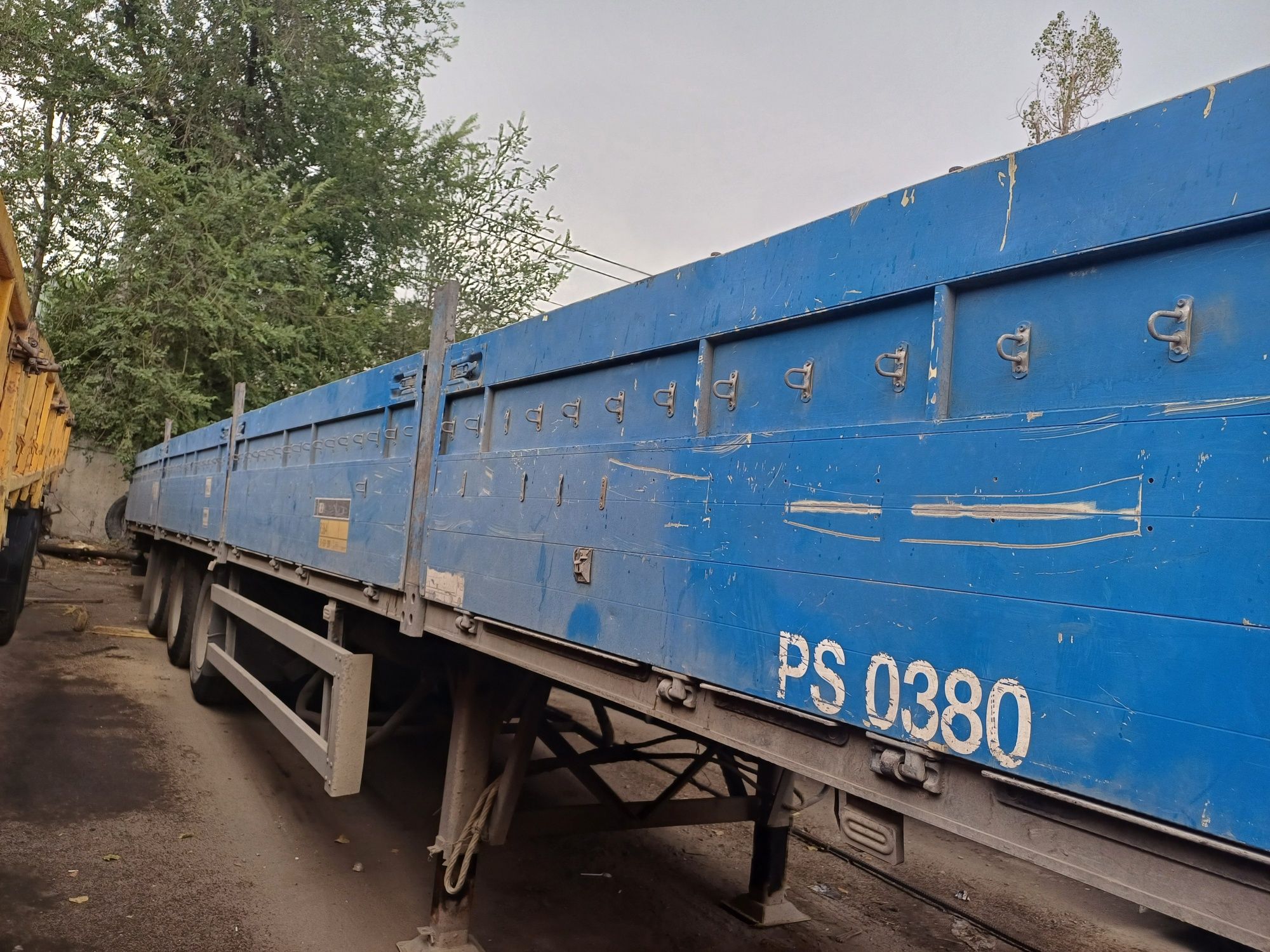 Полуприцеп на ходу