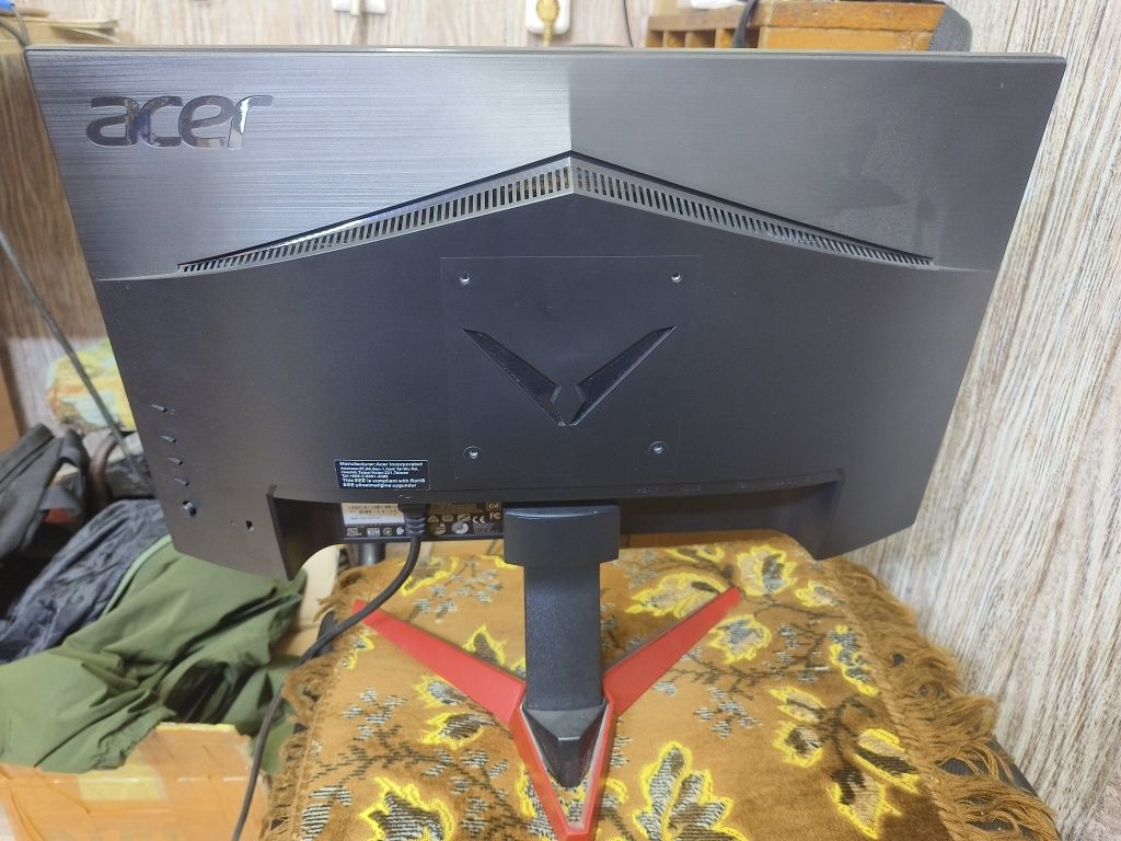 Монитор Acer со встроеными динамиками