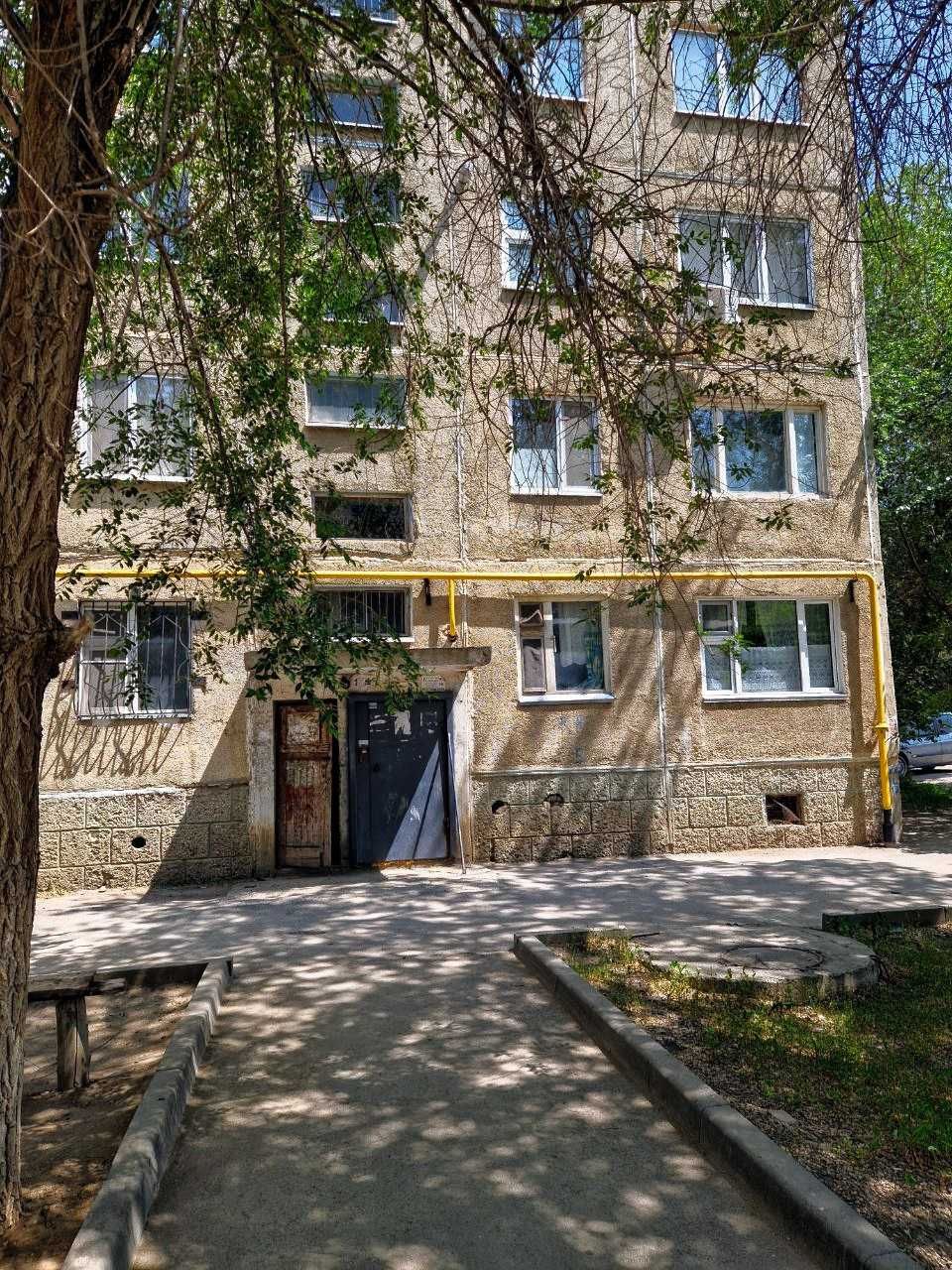 Продам 1 комнатную квартиру по Есет Батыра, 2 этаж