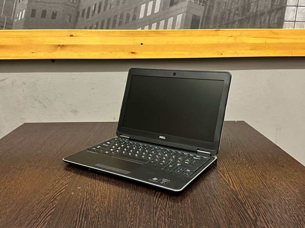 Ноутбук бизнес класса DELL Latitude E7240 отличное состояние!