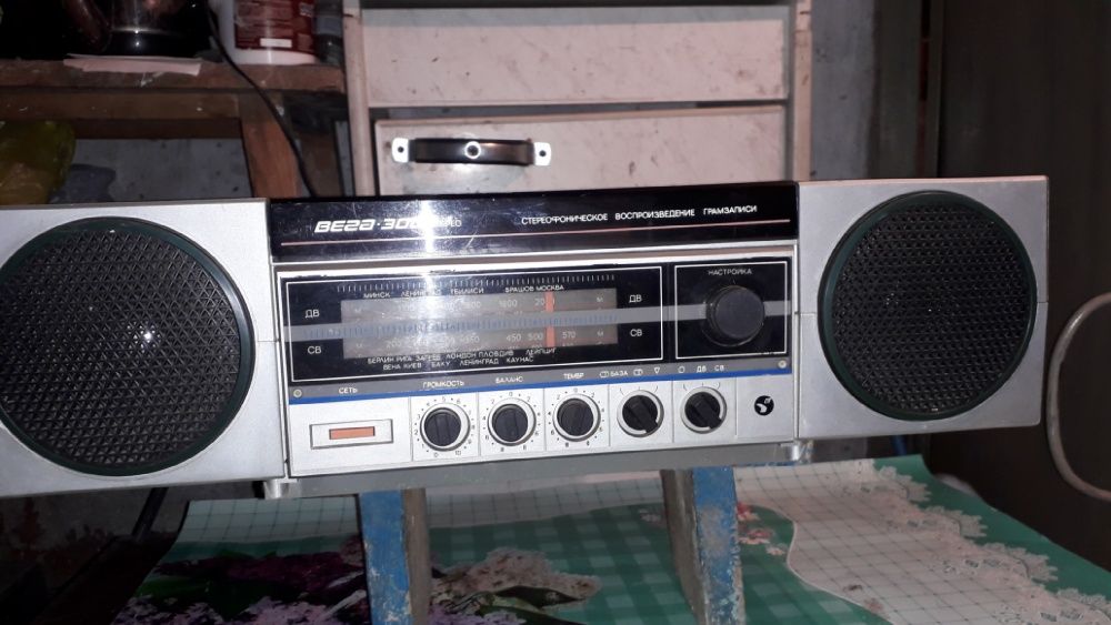 Продам два радиола модель ВЕГА-300 AKORDS