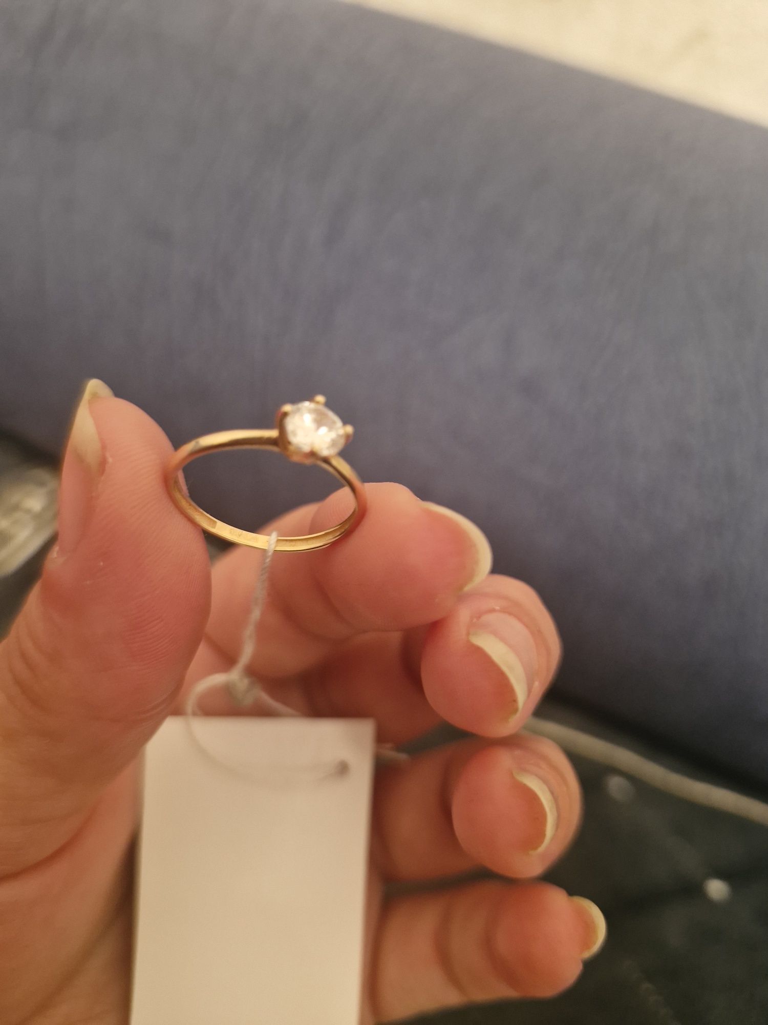 Продам золотое кольцо 16 Размер