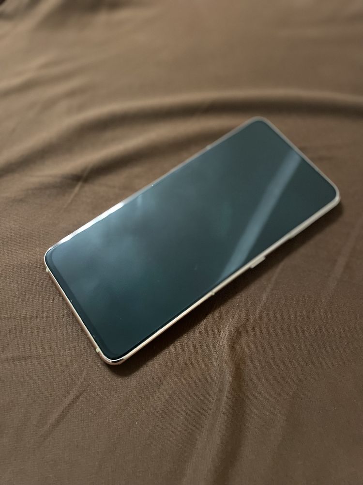 Samsung Galaxy A80 …….