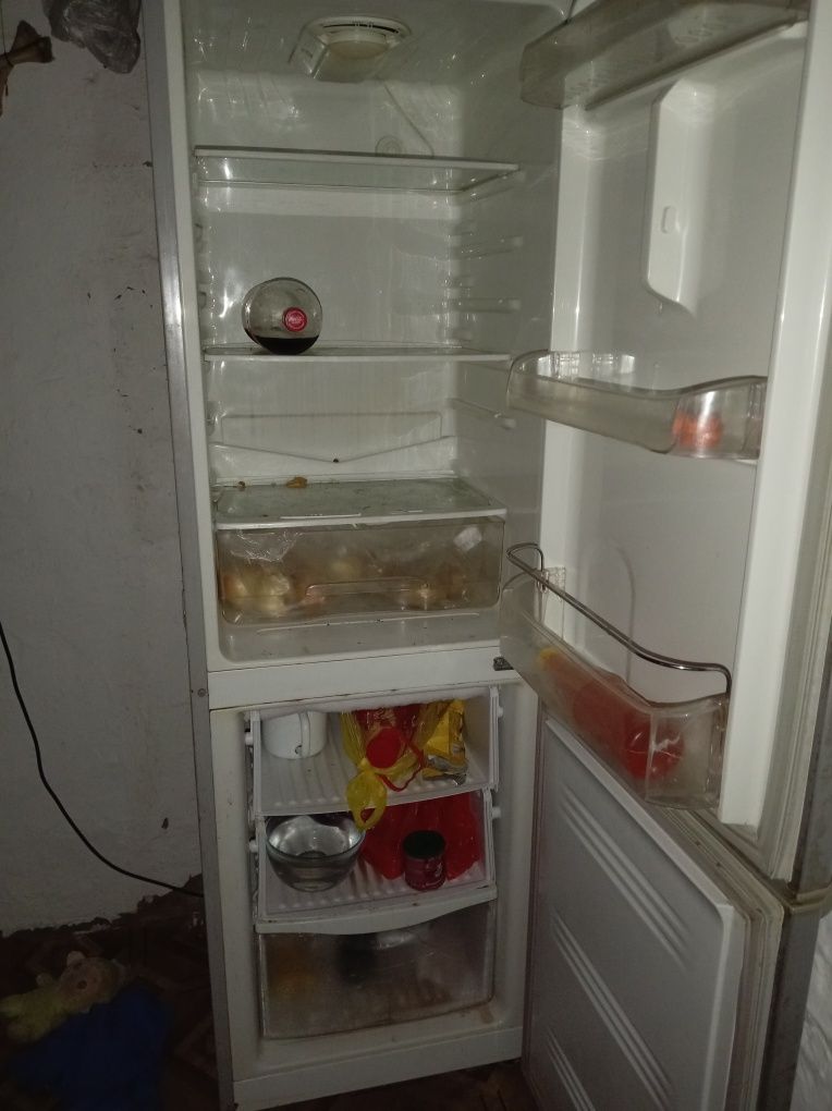 Срочно продам холодильник самсунг
