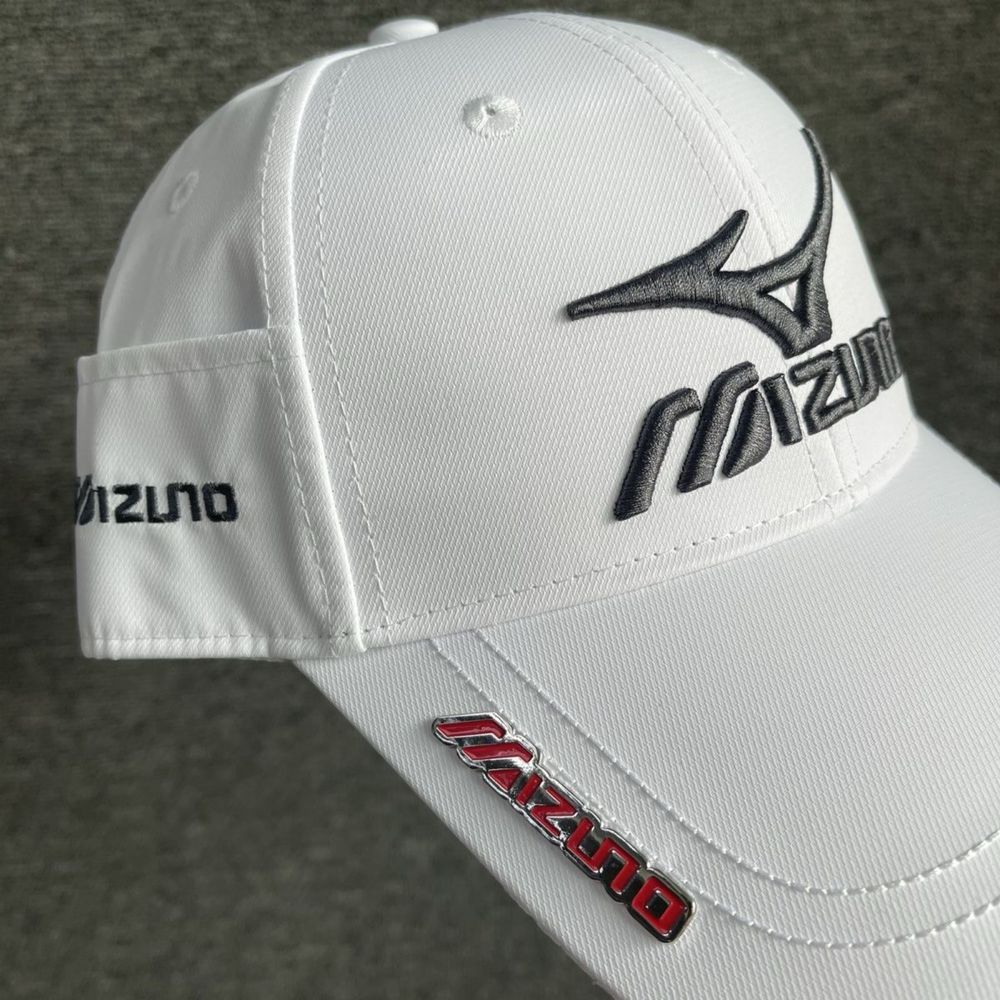 Кепка Mizuno белая и черная