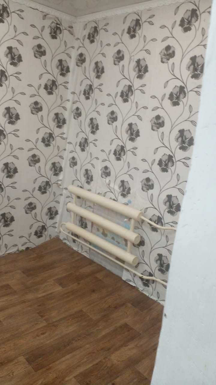 Продам 2-х комнатную квартиру срочно .