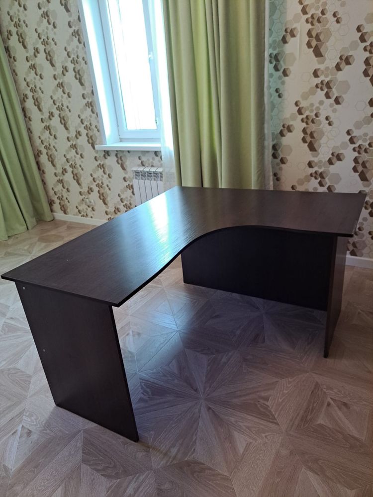 Продам стол угловой