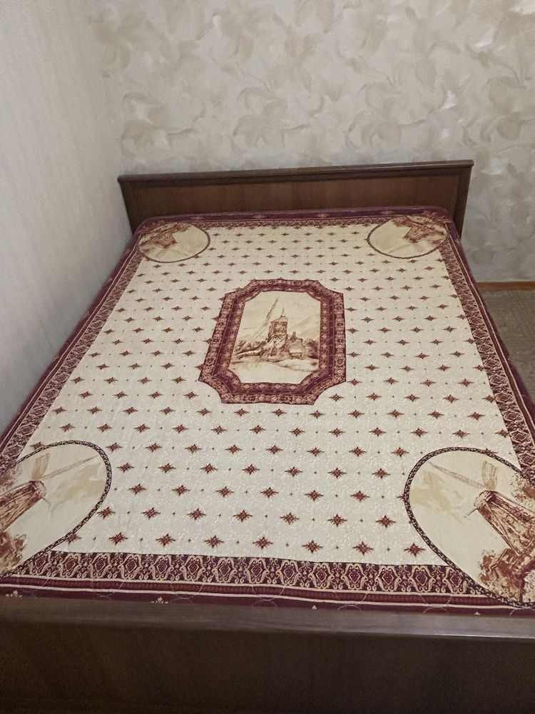 Продам  спальный гарнитур.