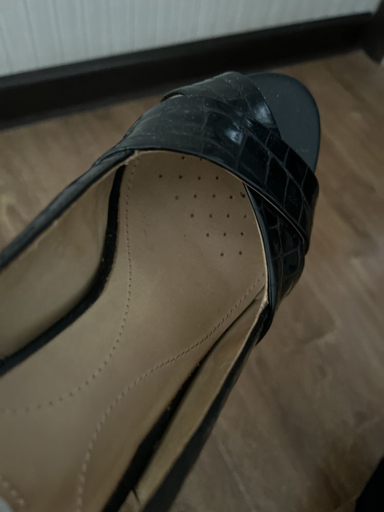 Продам босоножки брэнда Geox 38р Италия