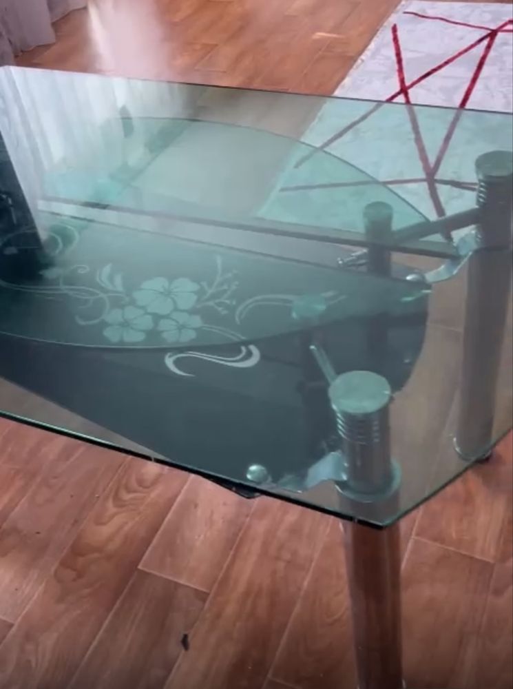 Стол стеклянный