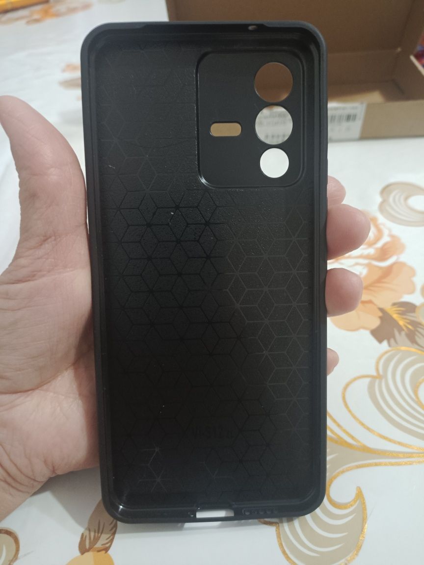 Чехолы для айфон 11 pro max,  и для телефона Vivo S12