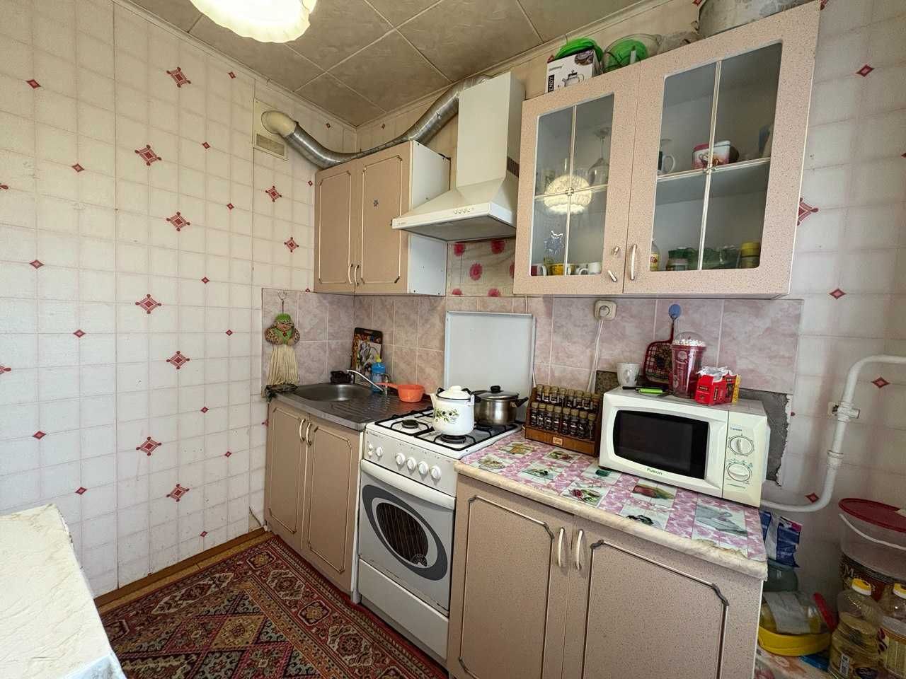 продам 2 комнатную квартиру в 7 мкр