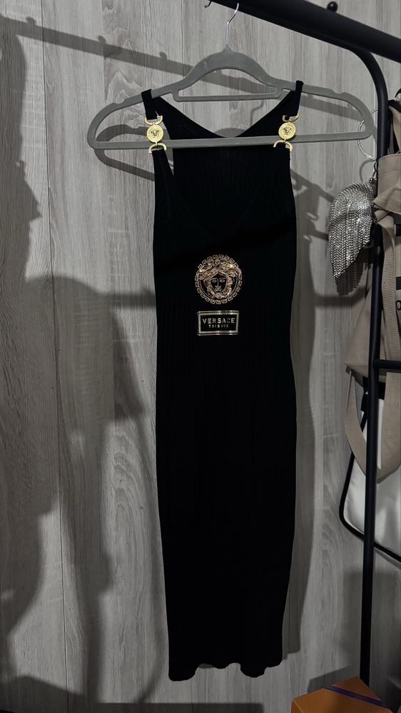 Платье на лямочках versace