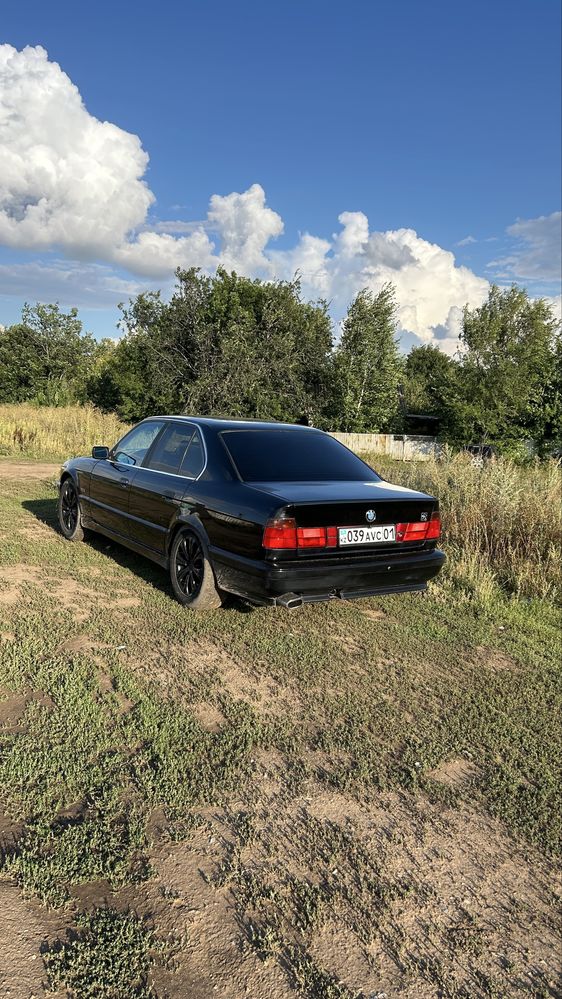 Продам машину бмв е34