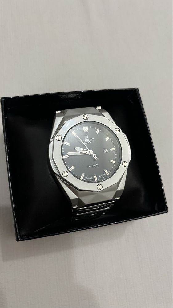 Подам часы HUBLOT geneve