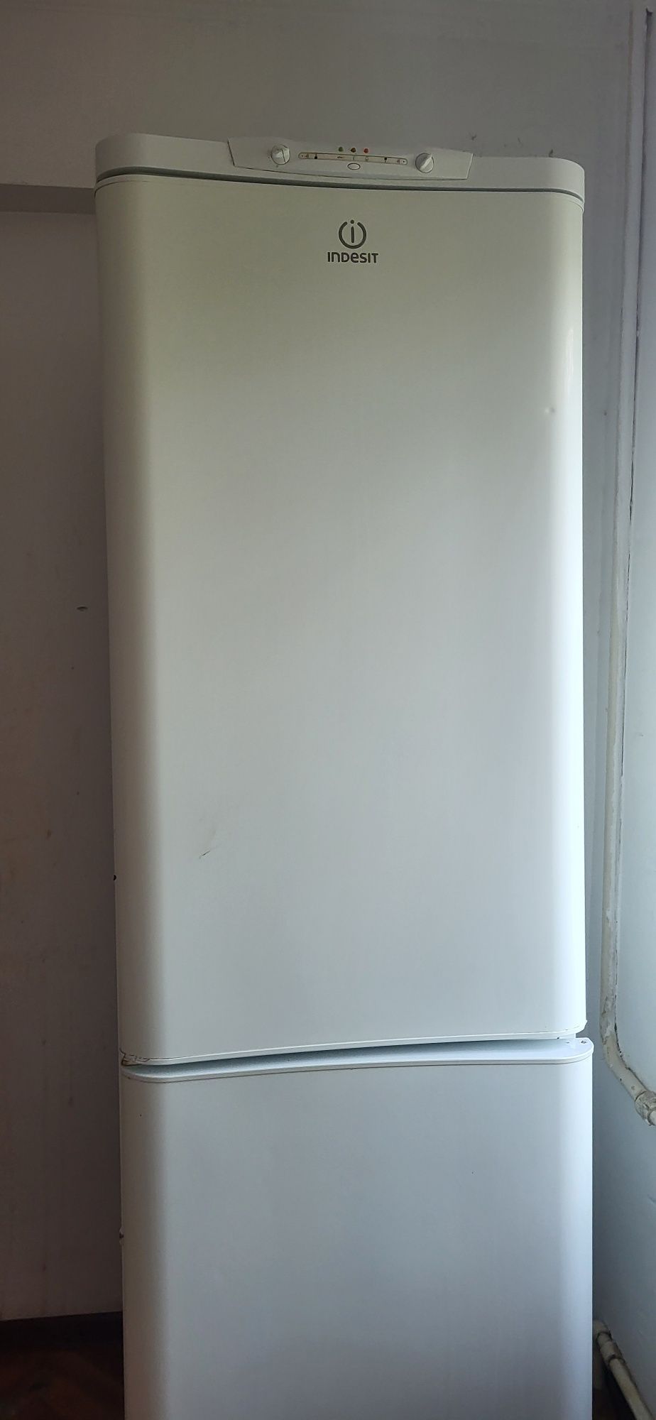 Холодильник Indesit