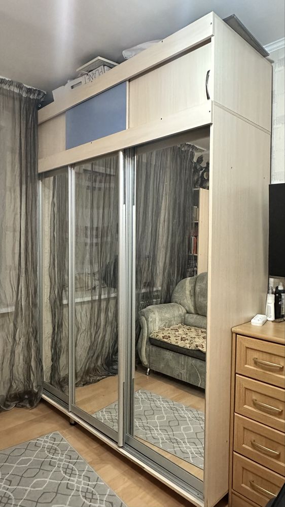 Продам зеркальные раздвижные двери от шкафа-купе