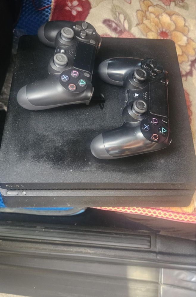 Продаётся PS4 PRO на 1tb