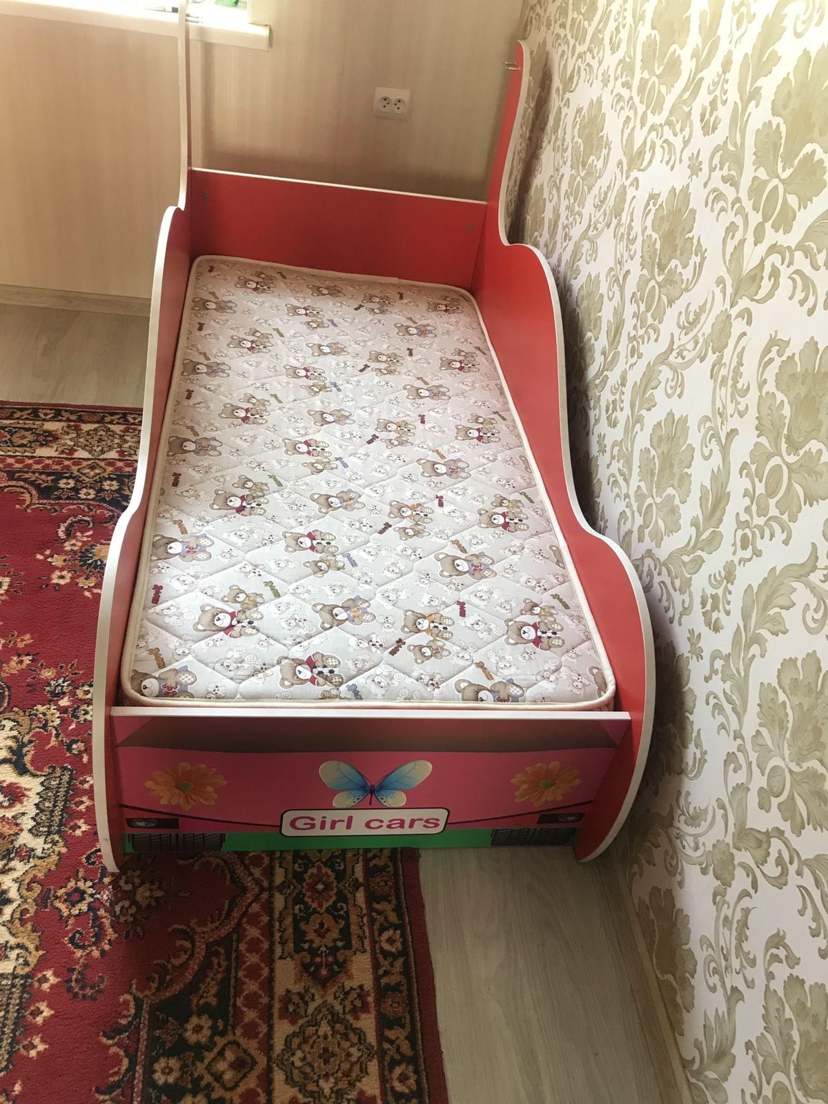 продам детскую кроватку с матрацом