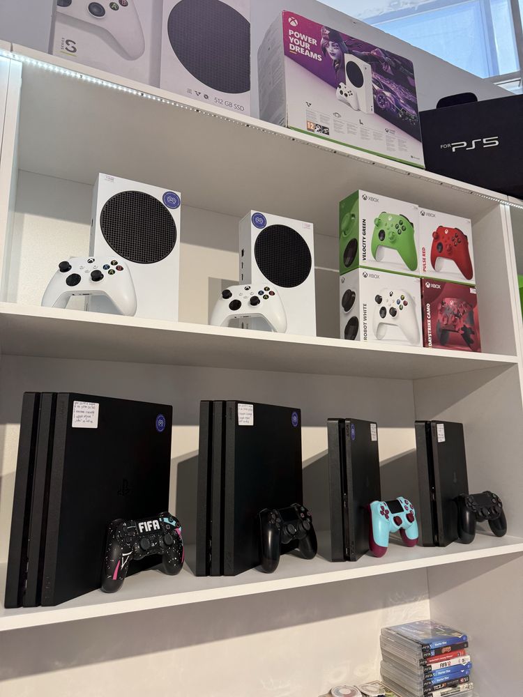 Playstation 4 + 400игр в отличном состояние