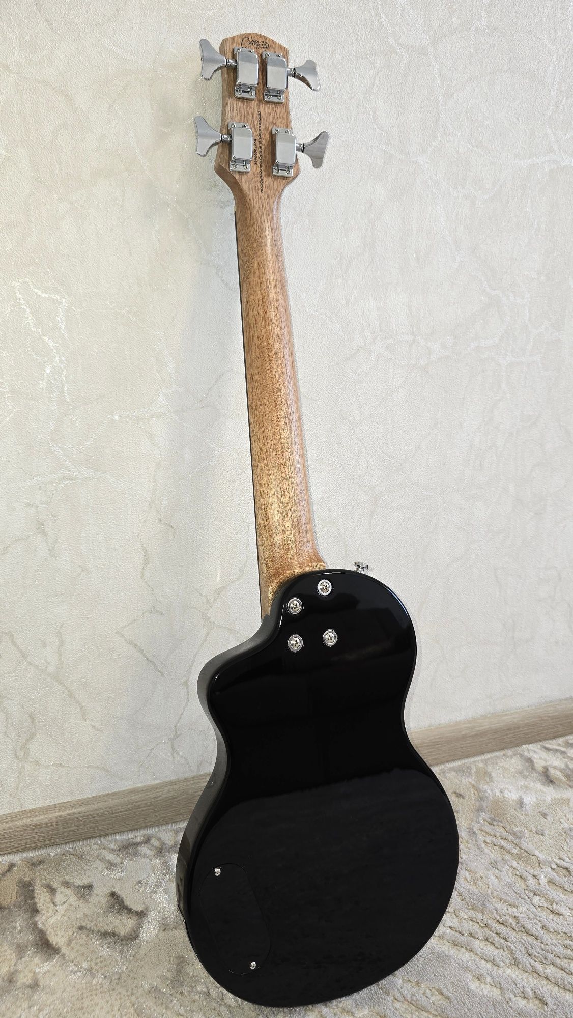 Мини бас гитара Blackstar Carry on