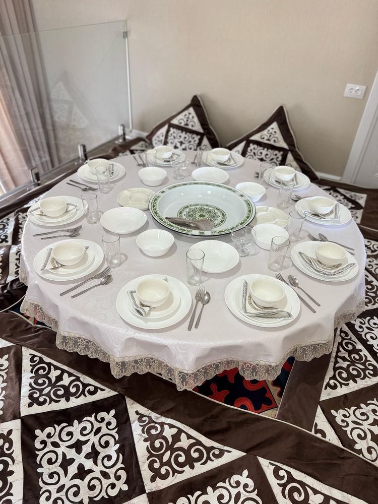 Круглый, квадратный столы, стулья в аренда