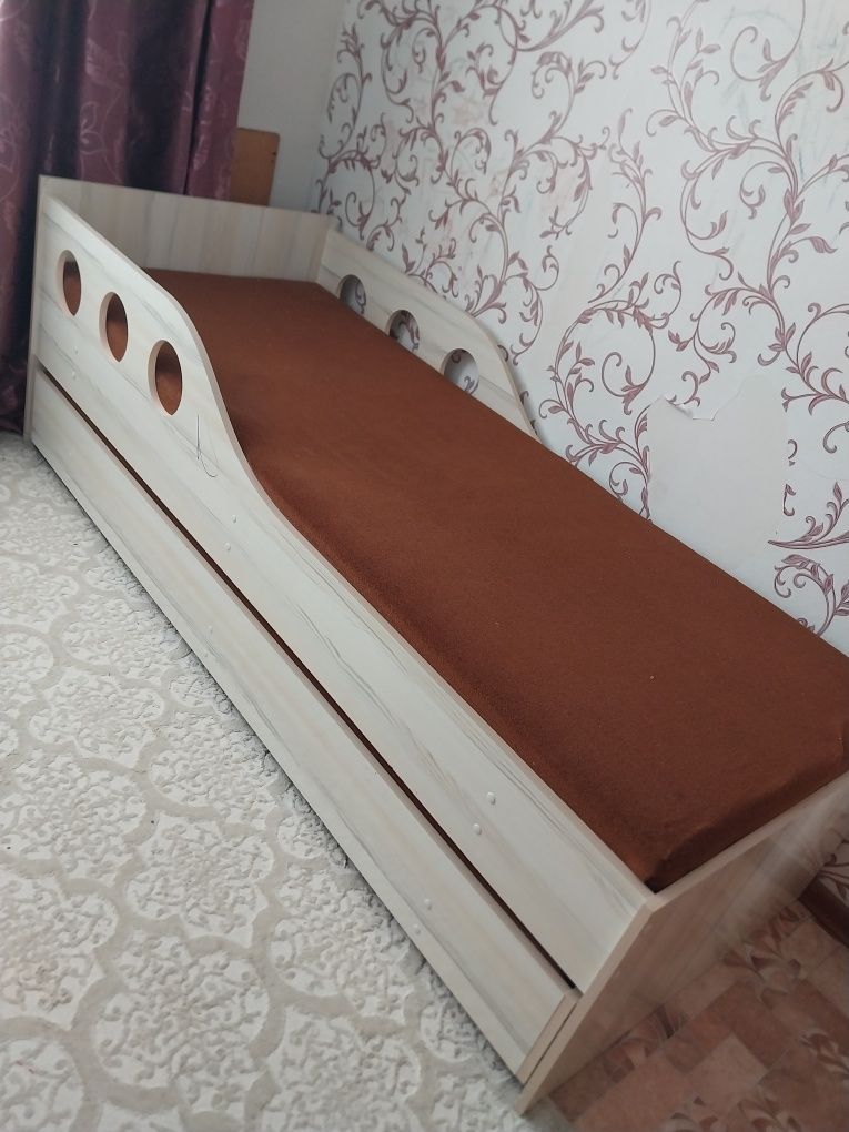 Двухъярусный кровать