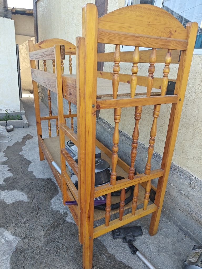 Двухъярусная кровать из чистого дерева