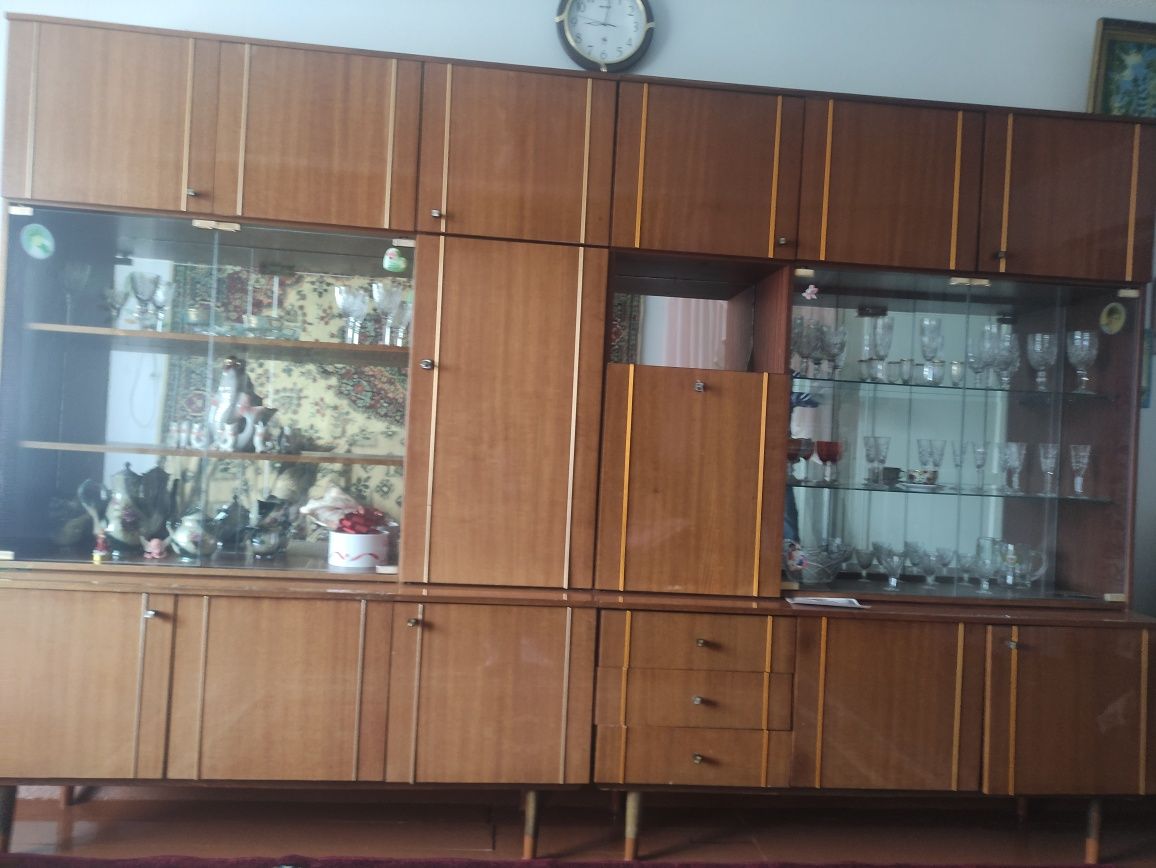 Продам мебель, ковры, хрусталь